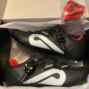 Peloton cycling shoes size 44 (men’s 10.5)